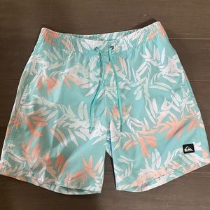 Quiksilver Boardshorts. Mens Small. NEW